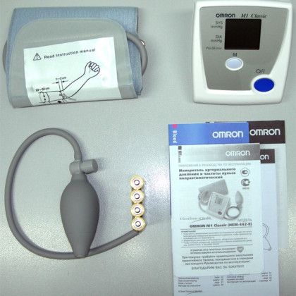 Тонометр Omron полуавтоматический электронный M1 Classic Фото товара Тонометр Omron полуавтоматический электронный M1 Classic