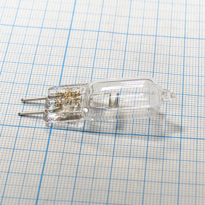 Лампа галогенная Philips 14623 17V 95W G6.35 Фото товара Лампа галогенная Philips 14623 17V 95W G6.35