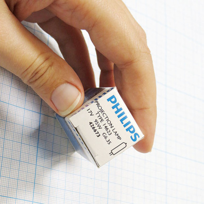 Лампа галогенная Philips 14623 17V 95W G6.35 Фото товара Лампа галогенная Philips 14623 17V 95W G6.35