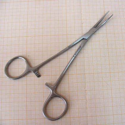 Зажим кровоостанавливающий Москит изогнутый J-17-058 Фото товара Зажим кровоостанавливающий Москит изогнутый J-17-058