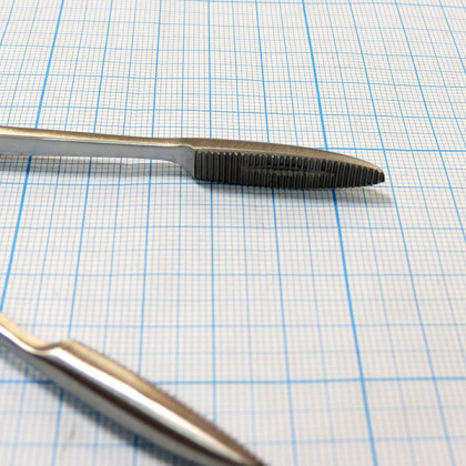 Корнцанг прямой J-18-046 (Surgicon) Фото товара Корнцанг прямой J-18-046 (Surgicon)