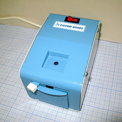 Деструктор игл и шприцев Liston D 1101 Фото товара Деструктор игл и шприцев Liston D 1101