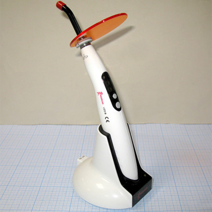 Полимеризатор стоматологический WoodPecker LED.B Фото товара Полимеризатор стоматологический WoodPecker LED.B