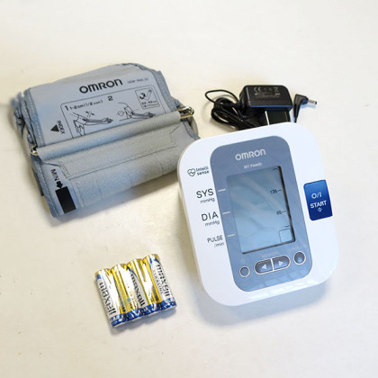 Тонометр Omron M3 Family с адаптером и универсальной манжетой Фото товара Тонометр Omron M3 Family с адаптером и универсальной манжетой