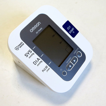 Тонометр Omron M3 Family с адаптером и универсальной манжетой Фото товара Тонометр Omron M3 Family с адаптером и универсальной манжетой