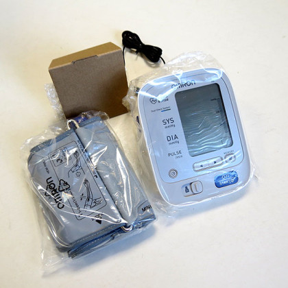 Тонометр Omron M6 Comfort с адаптером Фото товара Тонометр Omron M6 Comfort с адаптером