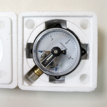 Фото товара Манометр ДМ-2010-Ф (0-4) показывающий сигнализирующий