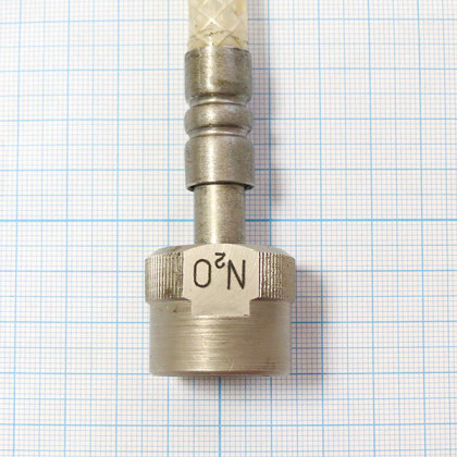 Шланг армированный для закиси азота с гайками М22х1,5мм Фото товара Шланг армированный для закиси азота с гайками М22х1,5мм