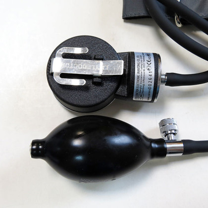 Тонометр механический LD-71A со встроенным стетоскопом Фото товара Тонометр механический LD-71A со встроенным стетоскопом