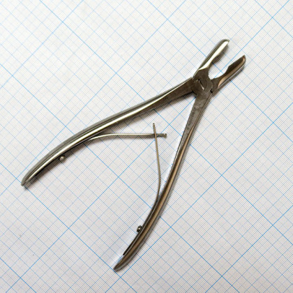 Щипцы-кусачки костные с круглыми губками изогнутые Jo-21-882 Фото товара Щипцы-кусачки костные с круглыми губками изогнутые Jo-21-882