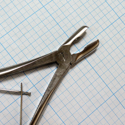 Щипцы-кусачки костные с круглыми губками изогнутые Jo-21-882 Фото товара Щипцы-кусачки костные с круглыми губками изогнутые Jo-21-882