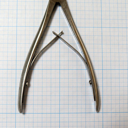 Щипцы-кусачки костные с круглыми губками изогнутые Jo-21-882 Фото товара Щипцы-кусачки костные с круглыми губками изогнутые Jo-21-882