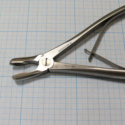 Щипцы-кусачки костные с круглыми губками изогнутые Jo-21-882 Фото товара Щипцы-кусачки костные с круглыми губками изогнутые Jo-21-882