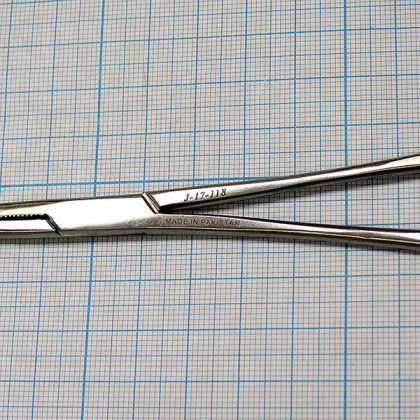 Зажим кровоостанавливающий зубчатый прямой №2 J-17-118 Фото товара Зажим кровоостанавливающий зубчатый прямой №2 J-17-118