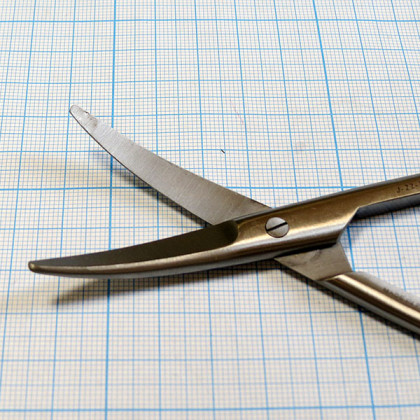 Фото товара Зажим к/о нейрохирургический изогнутый, беззубый 145 мм з-17-2п