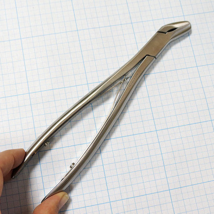 Кусачки нейрохирургические изогнутые по ребру JO-21-889 по Бейеру Фото товара Кусачки нейрохирургические изогнутые по ребру JO-21-889 по Бейеру