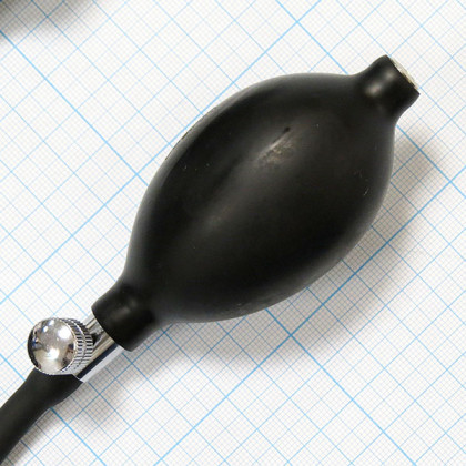 Тонометр LD-60 механический со встроенным стетоскопом Фото товара Тонометр LD-60 механический со встроенным стетоскопом