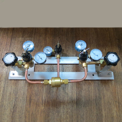 Щит автопереключения газовых рамп с сетевым редуктором (углекислый газ) Фото товара Щит автопереключения газовых рамп с сетевым редуктором (углекислый газ)