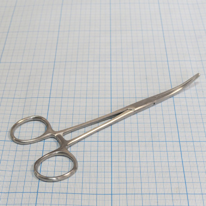 Зажим кровоостанавливающий зубчатый изогнутый №1 17-262 Фото товара Зажим кровоостанавливающий зубчатый изогнутый №1 17-262