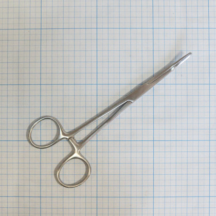 Зажим кровоостанавливающий зубчатый изогнутый №1 17-262 Фото товара Зажим кровоостанавливающий зубчатый изогнутый №1 17-262