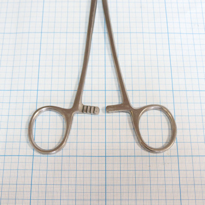 Корнцанг изогнутый 19-922 (Щ-20) 260мм Maier Фото товара Корнцанг изогнутый 19-922 (Щ-20) 260мм Maier