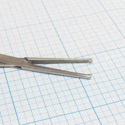 Зажим кровоостанавливающий зубчатый прямой 17-373 Фото товара Зажим кровоостанавливающий зубчатый прямой 17-373