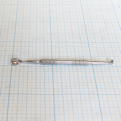 Угревыдавливатель с круглой и овальной ложкой 6 мм 13 отверстий Фото товара Угревыдавливатель с круглой и овальной ложкой 6 мм 13 отверстий