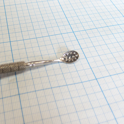 Угревыдавливатель с круглой и овальной ложкой 6 мм 13 отверстий Фото товара Угревыдавливатель с круглой и овальной ложкой 6 мм 13 отверстий