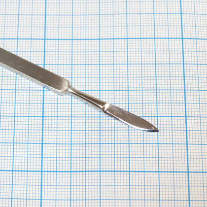 Скальпель остроконечный средний 16-504 Surgical Фото товара Скальпель остроконечный средний 16-504 Surgical